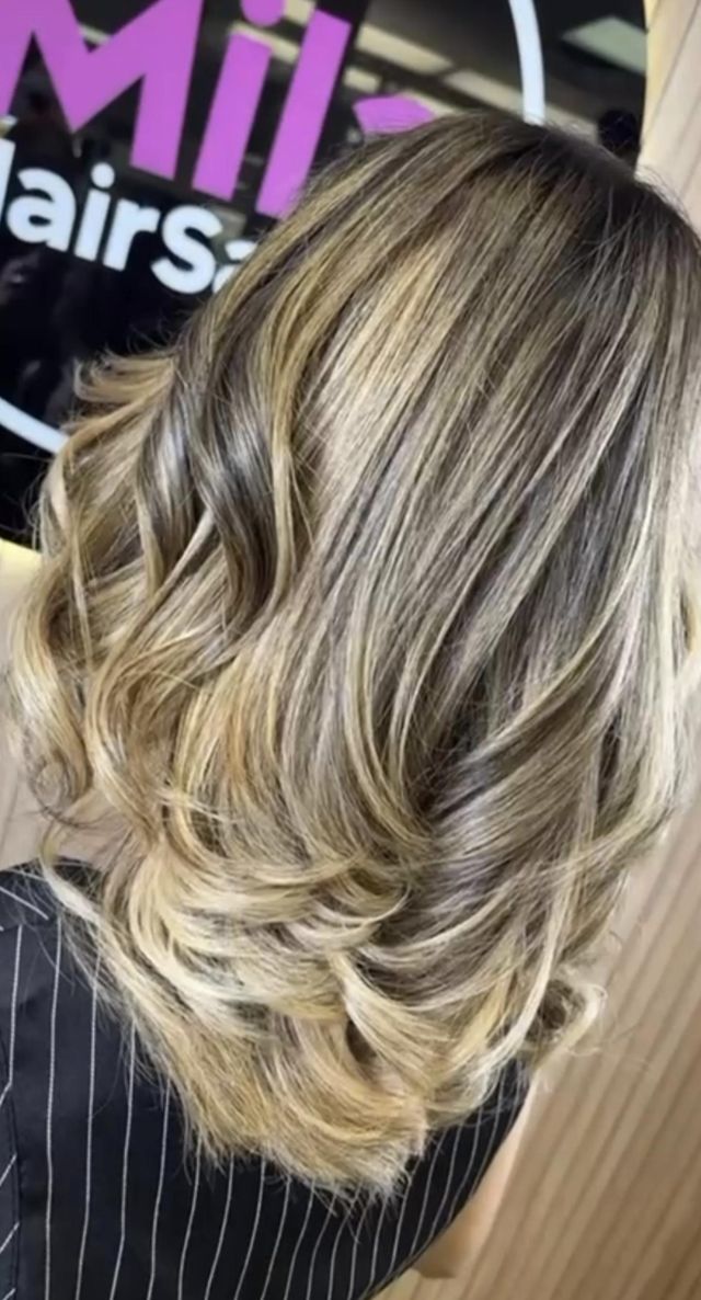 Rubio con ondas, trabajo hecho en Mila Hair Salon