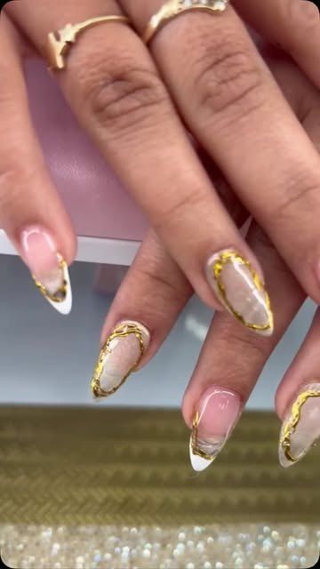 Francesa con borde dorado, trabajo hecho en Mila Hair Salon