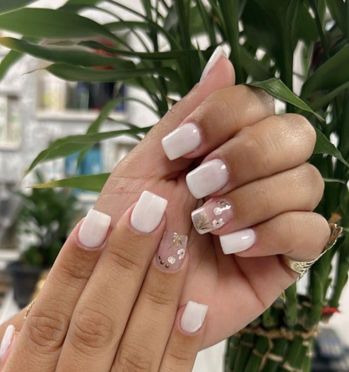 Cuadradas en tono nude, trabajo hecho en Mila Hair Salon